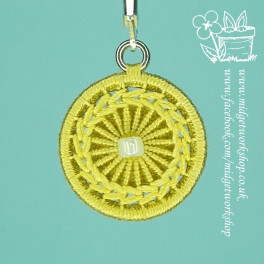 Soft Yellow Daisy Chain Stitch Marker